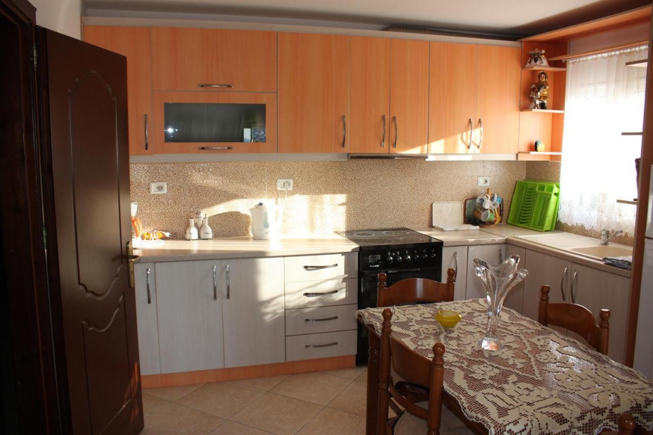 Santa Quaranta View Apartment Sarande Bagian luar foto